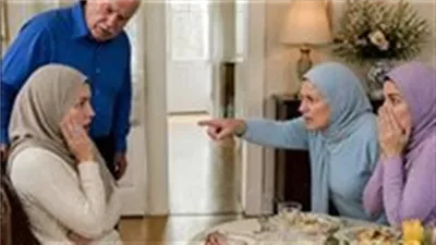 أبويا رمى عليا كباية إزاز قدام العيلة