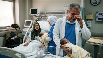 ذهبت لتلد وحدها في مستشفى ببغداد، لكن ما فعله الطبيب عند رؤية طفلها لم يكن متوقعًا أبدًا