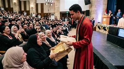 فستان احمر