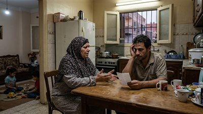 فلوس مرات ابني